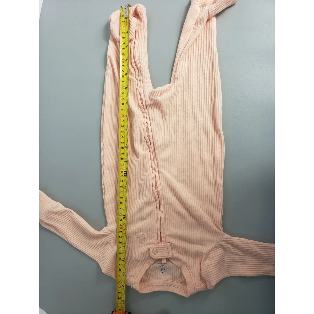 Baby‎ Gap Peach Ribbed Knit Two-Way Zip Footed Sleeper Romper 0-3 Months